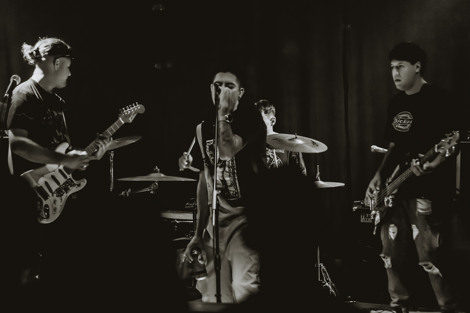 banda tocando en concierto